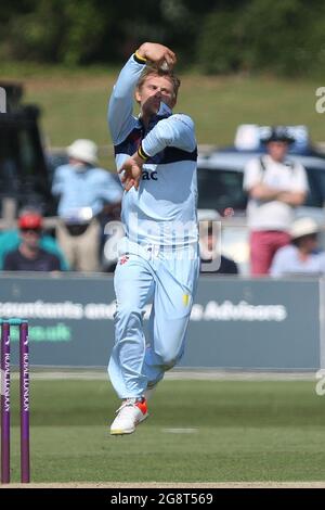 BECKENHAM, ROYAUME-UNI. 22 JUILLET Scott Borthwick de Durham Bowls lors du match de la Royal London One Day Cup entre Kent et Durham au County Ground, à Beckenham, le jeudi 22 juillet 2021. (Credit: Will Matthews | MI News ) Credit: MI News & Sport /Alay Live News Banque D'Images