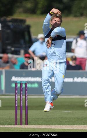 BECKENHAM, ROYAUME-UNI. 22 JUILLET Scott Borthwick de Durham Bowls lors du match de la Royal London One Day Cup entre Kent et Durham au County Ground, à Beckenham, le jeudi 22 juillet 2021. (Credit: Will Matthews | MI News ) Credit: MI News & Sport /Alay Live News Banque D'Images