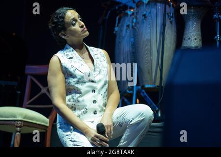 Madrid, Espagne. 22 juillet 2021. La chanteuse israélienne NOA (Achinoam Nini) se présentant sur la Plaza de la Armería du Palais Royal de Madrid, au cours du festival organisé par le Patrimoine National, “Jazz Palacio Real”. Crédit : SOPA Images Limited/Alamy Live News Banque D'Images