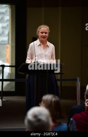 Mailena Mallach, Assistenzkuratorin Kupferstich-Kabinet, BEI der Ausstellungseröffnung »Beuys zum Geburtstag | Linie zu Linie – Blatt zu Blatt« der S. Banque D'Images