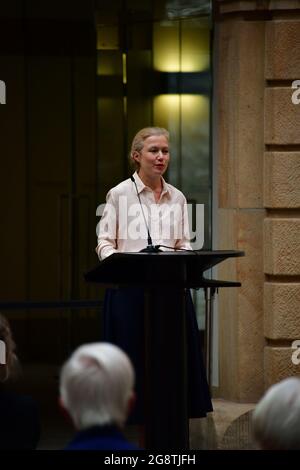 Mailena Mallach, Assistenzkuratorin Kupferstich-Kabinet, BEI der Ausstellungseröffnung »Beuys zum Geburtstag | Linie zu Linie – Blatt zu Blatt« der S. Banque D'Images