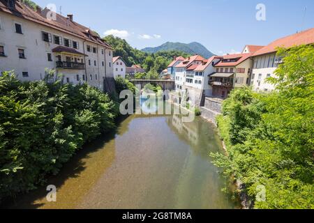 Photo du pont de la capuchin, ou kamniti Most, dans le centre-ville de Skofja loka, en Slovénie. Skofja Loka est une ville de Slovénie. C'est TH Banque D'Images