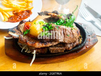 Bœuf frit avec légumes Banque D'Images