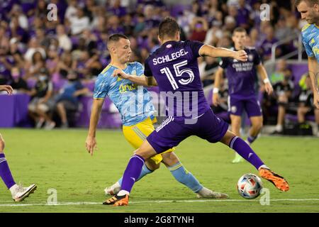 Orlando, États-Unis. 23 juillet 2021. Daniel Gazdag (6 Philadelphia Union) passe le ballon en avant pendant le match de football de la Major League entre Orlando City et Philadelphia Union au stade Explora à Orlando, en Floride. AUCUNE UTILISATION COMMERCIALE. Crédit: SPP Sport presse photo. /Alamy Live News Banque D'Images