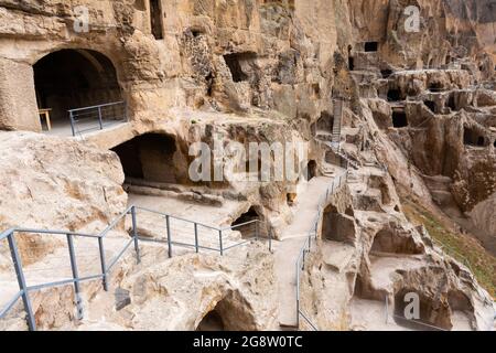 Grottes rocheuses de l'ancien complexe monastique de Vardzia Banque D'Images