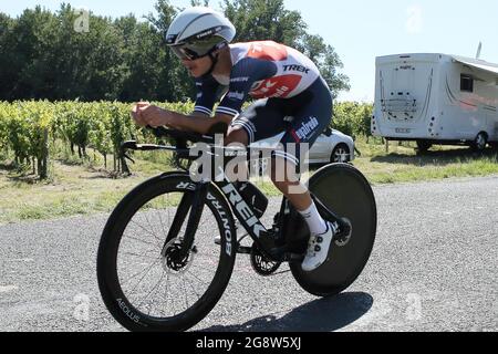 Kenny Elissonde de Trek - Segafredo pendant le Tour de France 2021, course cycliste 20, épreuve de temps, Libourne - Saint Emilion (30,8 km) le 17 juillet 2021 à Lussac, France - photo Laurent Lairys / DPPI Banque D'Images