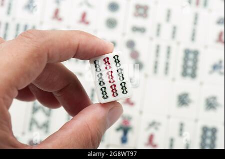 Équipements pour jeu Mahjong. Mahjong est l'ancien jeu de société asiatique. Banque D'Images