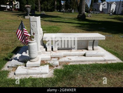 Los Angeles, Californie, États-Unis 21 juillet 2021 UNE vue générale de l'atmosphère de la tombe de l'acteur Tyrone Power dans le jardin des légendes au cimetière Hollywood Forever le 21 juillet 2021 à Los Angeles, Californie, États-Unis. Photo par Barry King/Alay stock photo Banque D'Images