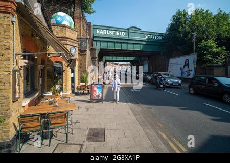 Londres- juillet 2021: Earlsfield Station sur Garratt Lane dans le sud-ouest de Londres Banque D'Images