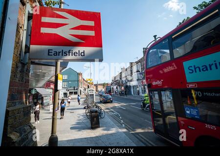 Londres- juillet 2021: Earlsfield Station sur Garratt Lane dans le sud-ouest de Londres Banque D'Images