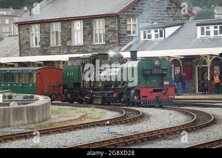 Ex South African Railways NG16 classe Garratt Locomotive à la gare de Porthmadoch -2 Banque D'Images