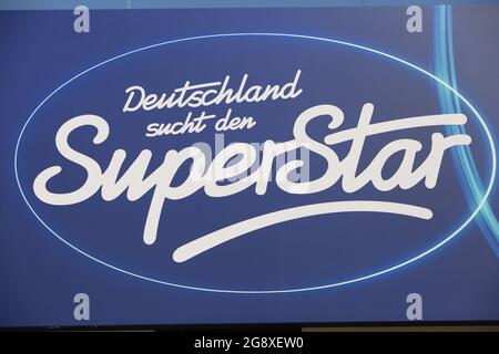 Wernigerode, Allemagne. Juillet 23 2021: Le logo de la célèbre série de casting RTL 'DSDS Sucht den Superstar' est visible dans la salle d'attente des candidats. Photo: Matthias Bein/dpa-Zentralbild/ZB crédit: dpa Picture Alliance/Alay Live News Banque D'Images
