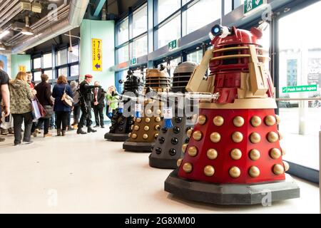 Daleks de Dr Who exposé à une convention Sci Fi Banque D'Images