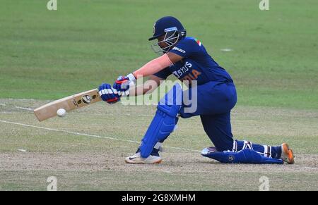 Colombo, Sri Lanka. 23 juillet 2021. Le 23 juillet 2021, le Prithvi Shaw de l'Inde joue un tir lors du troisième match international de cricket d'une journée (ODI) entre le Sri Lanka et l'Inde au stade R.Premadasa de Colombo. (Credit image: © Pradeep Dambarage/ZUMA Press Wire) Credit: ZUMA Press, Inc./Alay Live News Banque D'Images