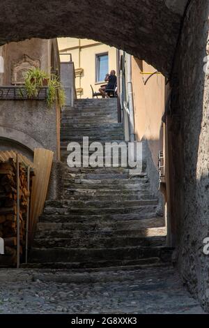 Varenna, Italie - juillet 22 2021 - rues étroites à Varenna est un village célèbre sur le lac de Côme Banque D'Images