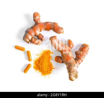 curcuma et capsule isolées sur fond blanc Banque D'Images