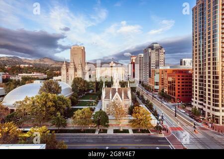 Salt Lake City, Utah, USA Centre-ville paysage urbain plus de Temple Square au crépuscule. Banque D'Images