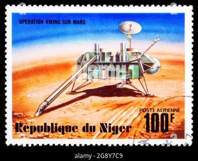 RÉPUBLIQUE DU NIGER - VERS 1977 : timbre-poste du Niger montrant le Viking lander et le nprobe Banque D'Images