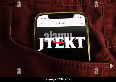 KONSKIE, POLAND - July 22, 2021: Jtekt Corporation logo displayed on mobile phone Banque D'Images