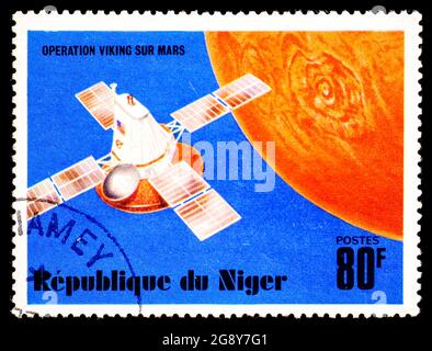 RÉPUBLIQUE DU NIGER - VERS 1977 : timbre-poste du Niger montrant le vol Viking vers Mars Banque D'Images