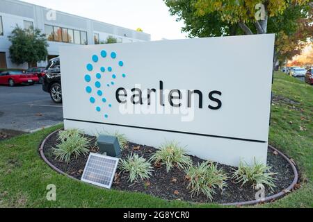 ÉTATS-UNIS. 14 novembre 2017. Panneau avec logo au siège de la société d'aide auditive de haute technologie Earlens dans la Silicon Valley, Menlo Park, Californie, 14 novembre 2017. (Photo par Smith Collection/Gado/Sipa USA) crédit: SIPA USA/Alay Live News Banque D'Images