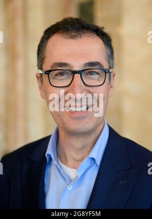 Stuttgart, Allemagne. 23 juillet 2021. Le politicien CEM Özdemir (Bündnis 90/Die Grünen), photographié dans le Neues Schloss lors de la cérémonie de remise des prix de l'ordre du mérite de l'État du Bade-Wurtemberg. Credit: Bernd Weißbrod/dpa/Alay Live News Banque D'Images