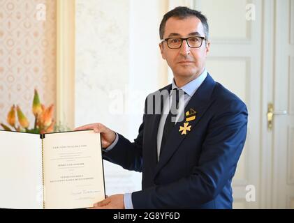 Stuttgart, Allemagne. 23 juillet 2021. Le politicien CEM Özdemir (Bündnis 90/Die Grünen) reçoit l'ordre du mérite de l'État du Bade-Wurtemberg dans le Nouveau Palais. Credit: Bernd Weißbrod/dpa/Alay Live News Banque D'Images