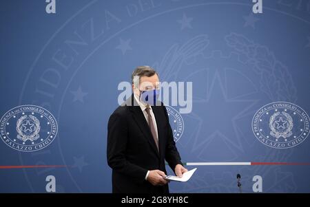 Italie, Rome, 22 juillet 2021 : le Premier ministre italien Mario Draghi en conférence de presse, après le Conseil des ministres. Photo © Fabio Cimaglia/Sintesi/Alamy Live News Banque D'Images