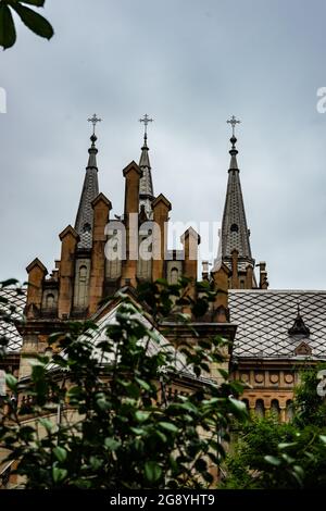 27 JUIN 2021, BATUMI, GÉORGIE: Détails extérieurs de l'une des plus célèbres cathédrale de Batumi, l'église de la mère de Dieu dans la vieille ville Banque D'Images