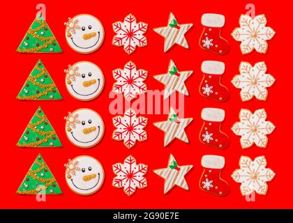 Motif de divers biscuits de Noël posés à plat sur fond rouge vif Banque D'Images