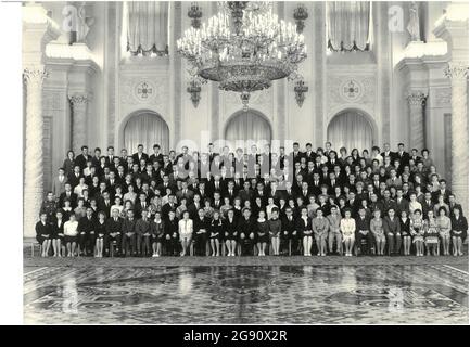 Dnepropetrovsk, Ukraine - 07.21.2021 : photo du 15ème Congrès du Komsomol, qui s'est tenu au Kremlin en mai 1966. Banque D'Images