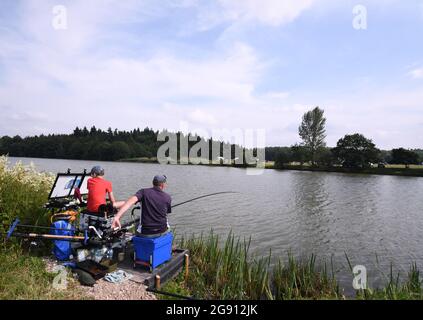 Ragley Hall, Warwick, Warwickshire, Royaume-Uni. 23 juillet 2021. Le salon du jeu exposition; les entraîneurs de pêche présentent aux visiteurs leur sport Credit: Action plus Sports/Alamy Live News Banque D'Images