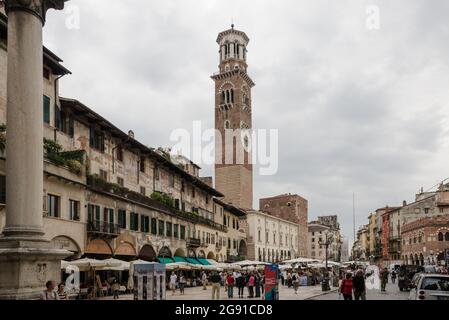 Piazza del Erbe, Vérone, Italie. Banque D'Images