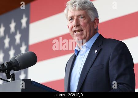 Arlington, États-Unis. 23 juillet 2021. Le procureur général de Virginie, Mark Herring, parle lors d'un événement de campagne pour le candidat du gouverneur de Virginie, Terry McAuliffe, à Lubber Run Park, Arlington, Virginia, le vendredi 23 juillet 2021 à Washington, DC.(photo d'Oliver Contreras/SIPA USA) Credit: SIPA USA/Alay Live News Banque D'Images