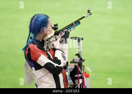 Le Seonaid McIntosh de Grande-Bretagne en action lors de la qualification des femmes à carabine à air de 10 m au champ de tir d'Asaka le premier jour des Jeux Olympiques de Tokyo en 2020 au Japon. Date de la photo: Samedi 24 juillet 2021. Banque D'Images