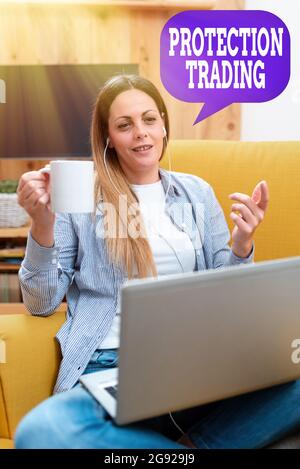 Affiche affichant la transaction de protection. Business concept tentative délibérée de limiter les importations ou de promouvoir les exportations regarder des leçons en ligne, lire Internet Banque D'Images