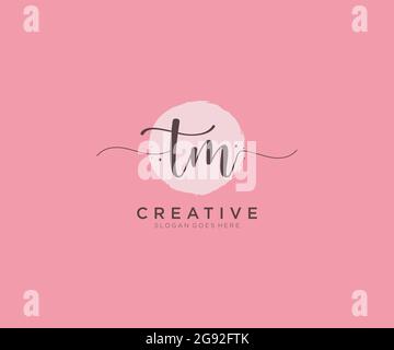 TM logo féminin beauté monogramme et élégant logo design, écriture logo de la signature initiale, mariage, mode, floral et botanique avec créatif Illustration de Vecteur