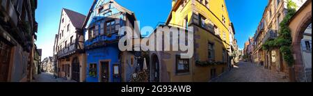 Maisons Fachwerk colorées à Requewihr, Alsace Banque D'Images