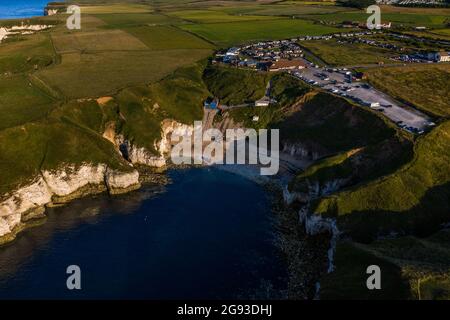 North Yorkshire Coast Line autour de Whitby Scarborough Filey Flamborough Head Thornwick Bay Aerial Drone Photography DJI Cliffs Seaside Ice crème Mavic Banque D'Images