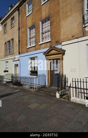 Bâtiments historiques le long du Paragon, une rue historique de la ville de Bath, classée au patrimoine mondial, à Somerset, au Royaume-Uni Banque D'Images