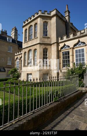 Bâtiments historiques le long du Paragon, une rue historique de la ville de Bath, classée au patrimoine mondial, à Somerset, au Royaume-Uni Banque D'Images