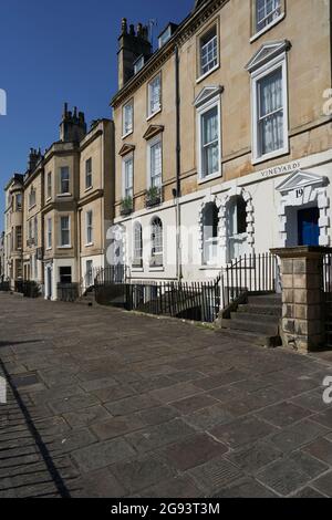 Bâtiments historiques le long du Paragon, une rue historique de la ville de Bath, classée au patrimoine mondial, à Somerset, au Royaume-Uni Banque D'Images