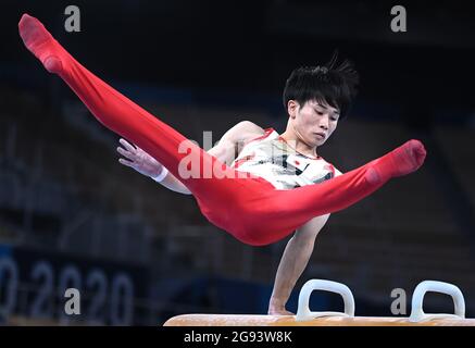 Tokyo, Japon. 24 juillet 2021. Kaya Kazuma, du Japon, se produit pendant la qualification de gymnastique artistique masculine aux Jeux Olympiques de Tokyo en 2020 à Tokyo, au Japon, le 24 juillet 2021. Credit: Cheng min/Xinhua/Alay Live News Banque D'Images
