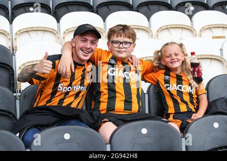 Hull, Royaume-Uni. 24 juillet 2021. Les fans retournent aussi le MKM Stadium tom regarder Hull City v Mansfield Town pré-saison amicale à, le 7/24/2021. (Photo de David Greaves/News Images/Sipa USA) crédit: SIPA USA/Alay Live News crédit: SIPA USA/Alay Live News Banque D'Images