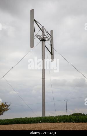 Éolienne à axe vertical, également appelée éolienne Darrieus, près de Duelmen-Rorup, région de Muensterland, Rhénanie-du-Nord-Westphalie, Allemagne. Vertikal-Win Banque D'Images