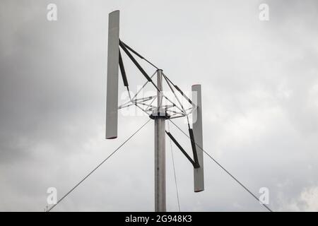 Éolienne à axe vertical, également appelée éolienne Darrieus, près de Duelmen-Rorup, région de Muensterland, Rhénanie-du-Nord-Westphalie, Allemagne. Vertikal-Win Banque D'Images