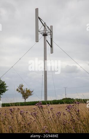 Éolienne à axe vertical, également appelée éolienne Darrieus, près de Duelmen-Rorup, région de Muensterland, Rhénanie-du-Nord-Westphalie, Allemagne. Vertikal-Win Banque D'Images