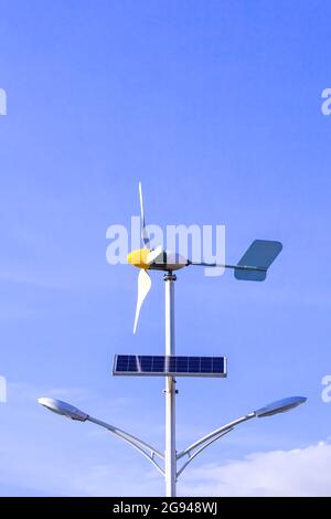 Puissance du naturel dans un ciel bleu Banque D'Images