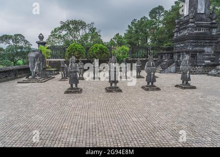 Ville de Hue, Viet Nam: Statues à l'empereur Khai Dinh Tomb à Hue, Vietnam. Un site classé au patrimoine mondial de l'UNESCO. Hue, Vietnam Banque D'Images