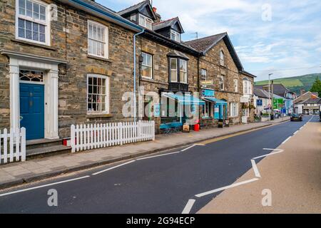 RHAYADER, PAYS DE GALLES - 29 JUIN 2021 : Rhayader est une ville de marché de Powys, dans le comté historique de Radnorshire. C'est une passerelle vers un immense complexe de Banque D'Images